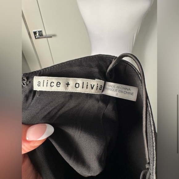 Alice + Olivia Tayla Dress in Black/Size 6 - Picture 7 of 10